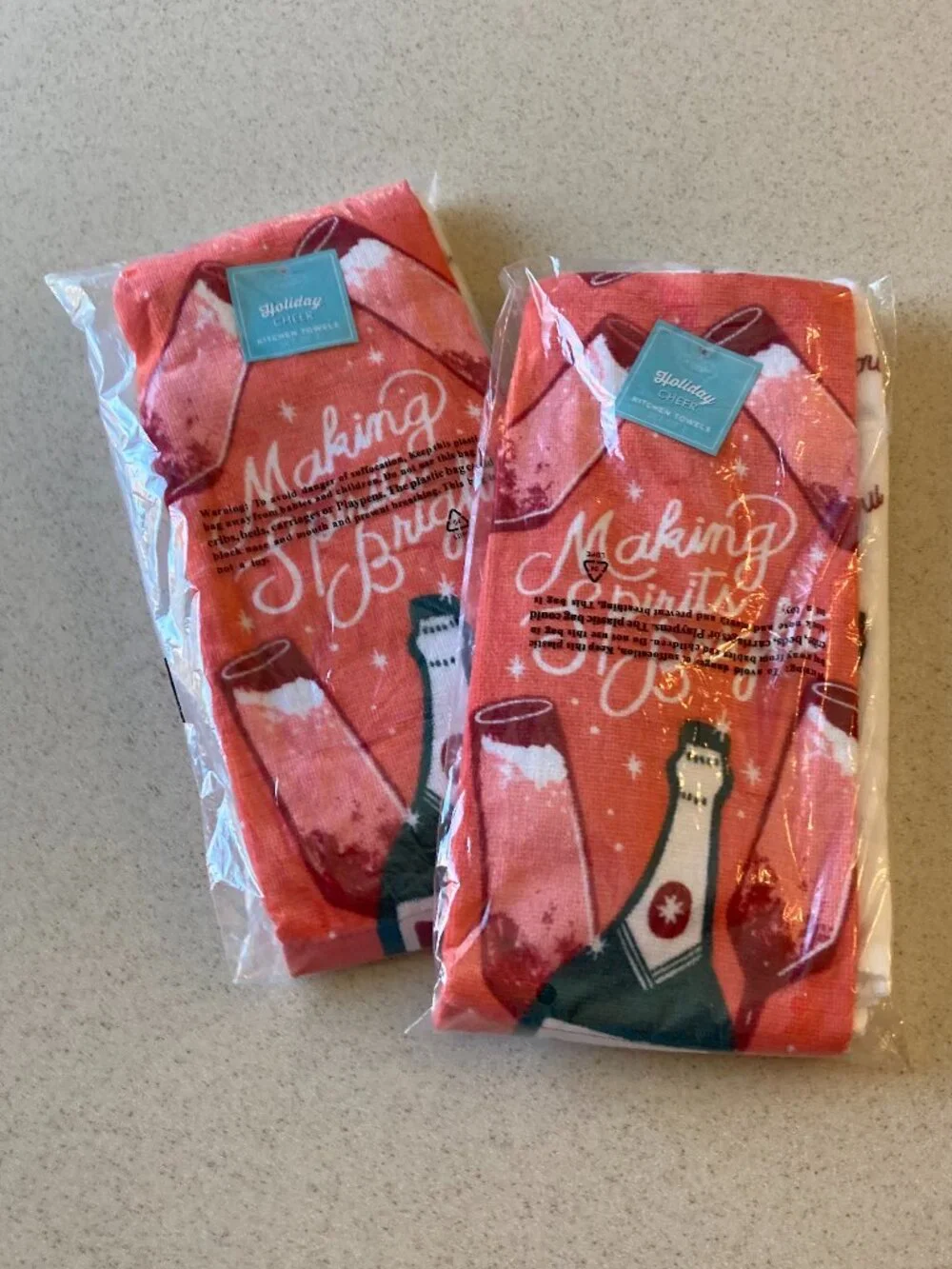 NWT St. Nicholas Square Kitchen Towels 4 Pc. Set - Making Spirits Bright